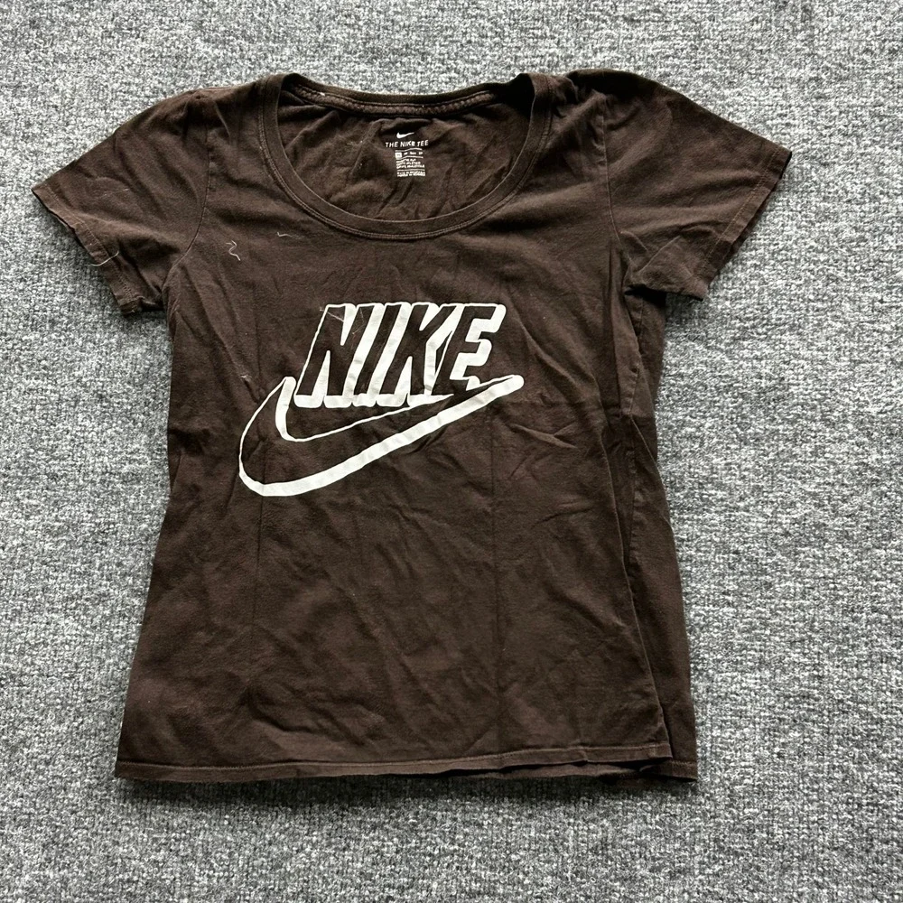 Nike T-Shirt Womens Size XS Brown Athletic Cut Scoop Neck Short Sleeve Logo Tee